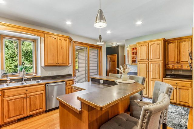 301 Pinnacle Drive, Lake Mills, WI 53551