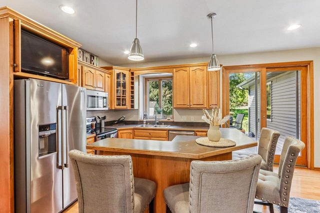 301 Pinnacle Drive, Lake Mills, WI 53551