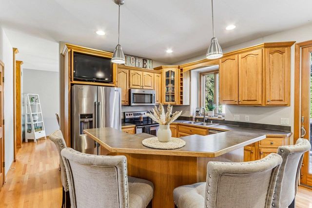 301 Pinnacle Drive, Lake Mills, WI 53551