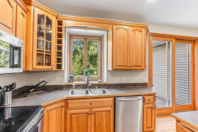301 Pinnacle Drive, Lake Mills, WI 53551