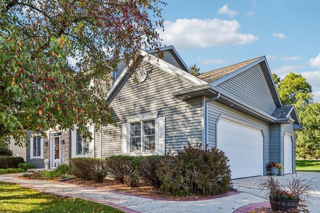 301 Pinnacle Drive, Lake Mills, WI 53551