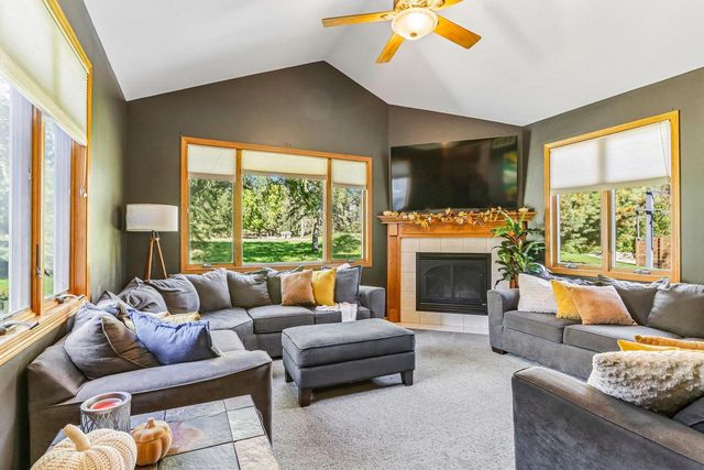 301 Pinnacle Drive, Lake Mills, WI 53551