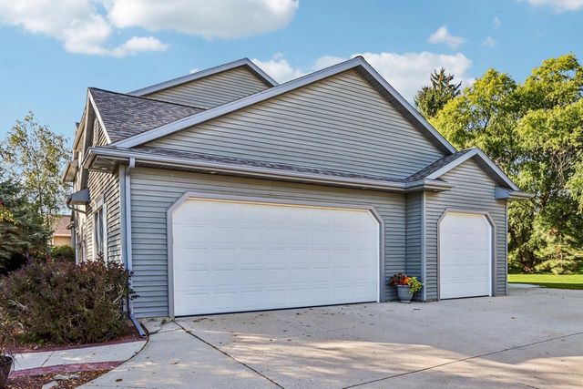 301 Pinnacle Drive, Lake Mills, WI 53551