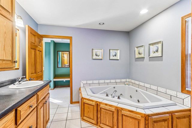 301 Pinnacle Drive, Lake Mills, WI 53551