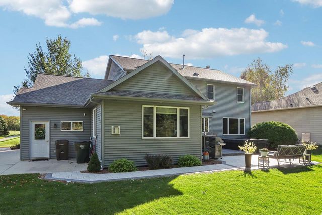 301 Pinnacle Drive, Lake Mills, WI 53551