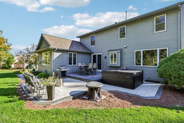 301 Pinnacle Drive, Lake Mills, WI 53551
