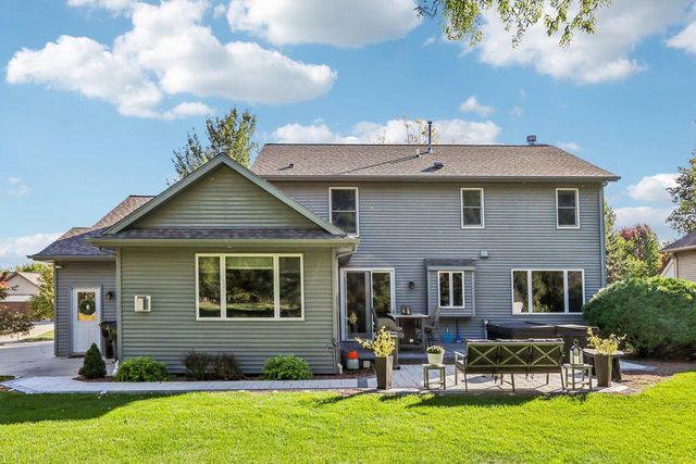 301 Pinnacle Drive, Lake Mills, WI 53551
