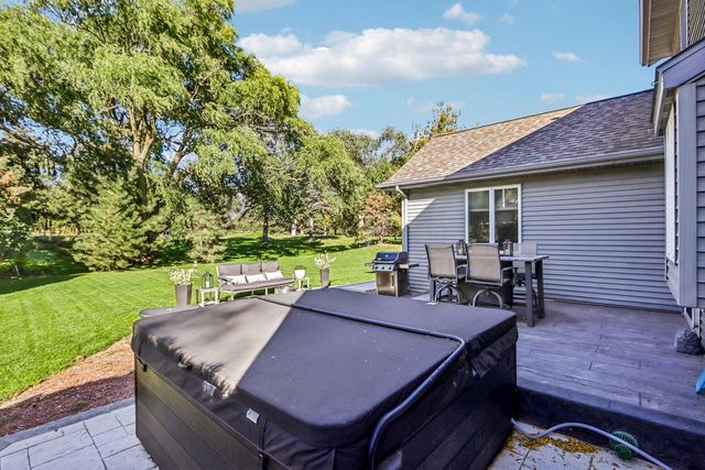 301 Pinnacle Drive, Lake Mills, WI 53551