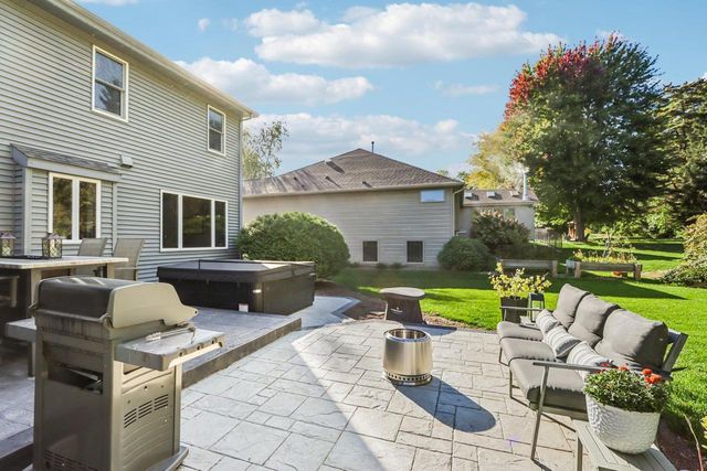 301 Pinnacle Drive, Lake Mills, WI 53551