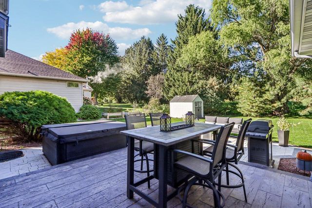 301 Pinnacle Drive, Lake Mills, WI 53551