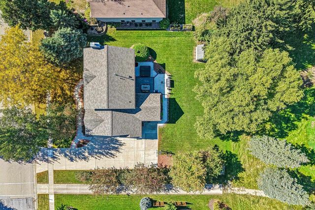 301 Pinnacle Drive, Lake Mills, WI 53551