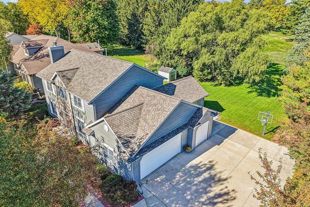 301 Pinnacle Drive, Lake Mills, WI 53551