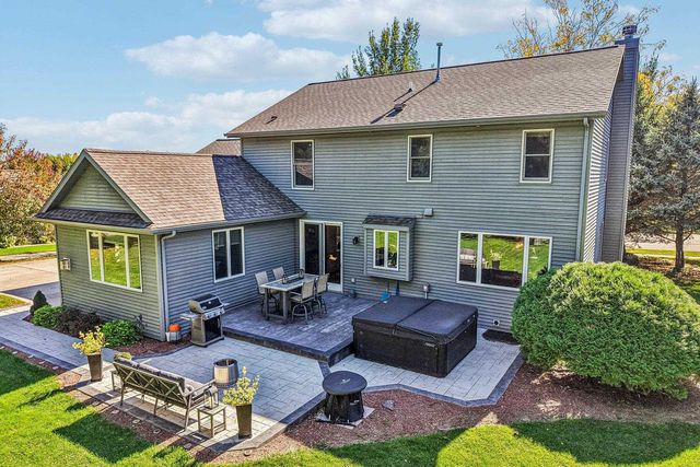 301 Pinnacle Drive, Lake Mills, WI 53551