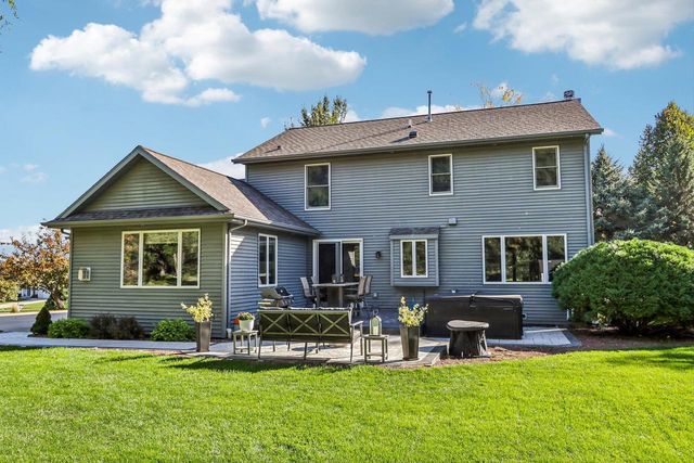 301 Pinnacle Drive, Lake Mills, WI 53551