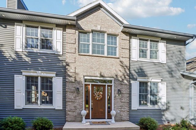 301 Pinnacle Drive, Lake Mills, WI 53551