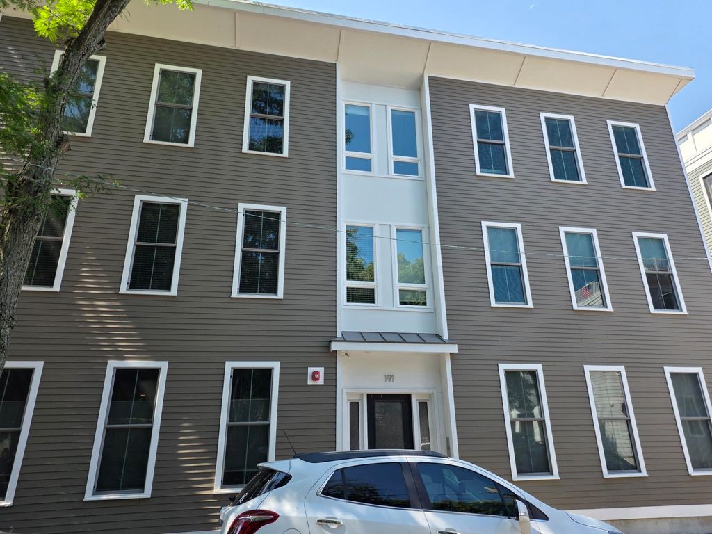 191 W 8th St 1, Boston, MA 02127