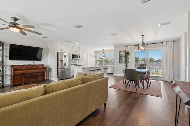 2205 E 12Th Street, Lynn Haven, FL 32444