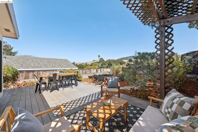 6265 Highland Ave, Richmond, CA 94805