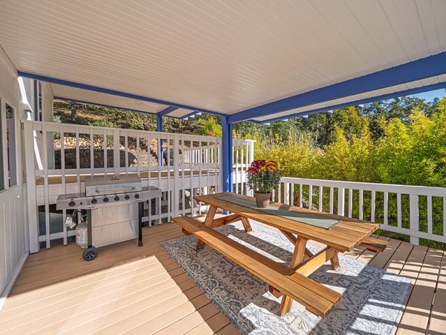 2520 Snow Lane, Redding, CA 96003