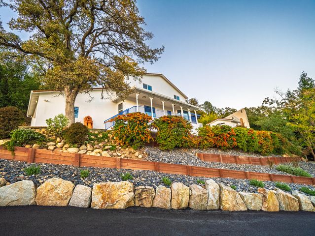 2520 Snow Lane, Redding, CA 96003