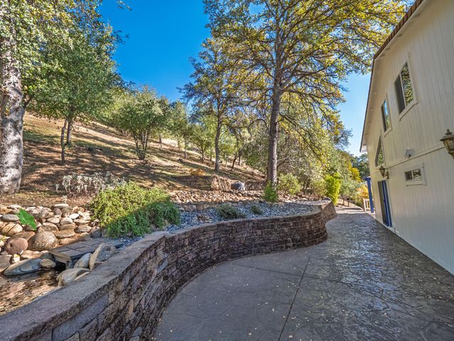2520 Snow Lane, Redding, CA 96003