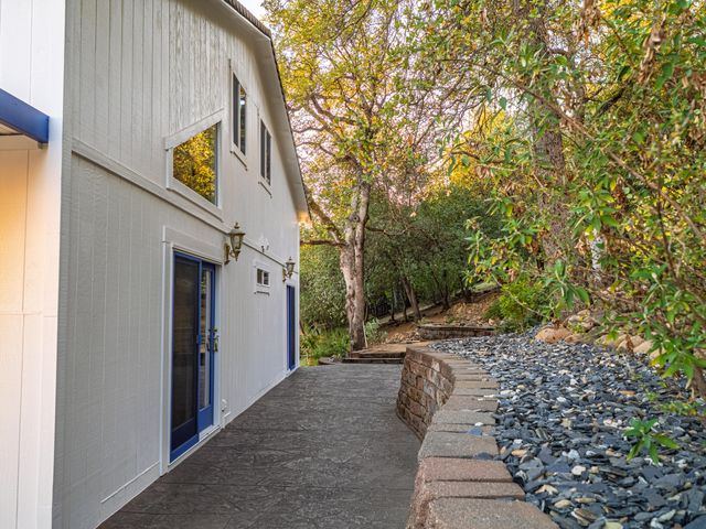 2520 Snow Lane, Redding, CA 96003