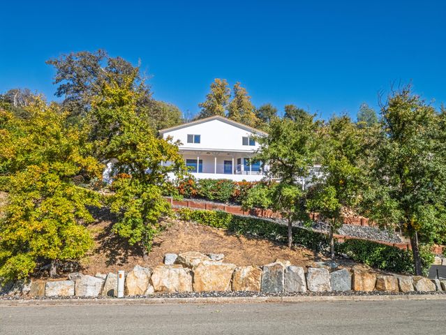 2520 Snow Lane, Redding, CA 96003