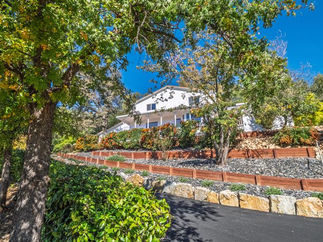 2520 Snow Lane, Redding, CA 96003