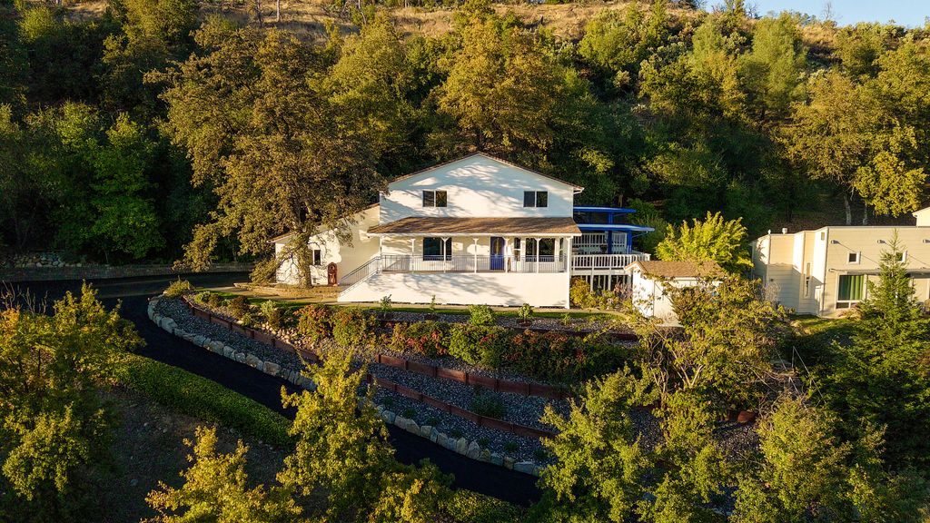 2520 Snow Lane, Redding, CA 96003