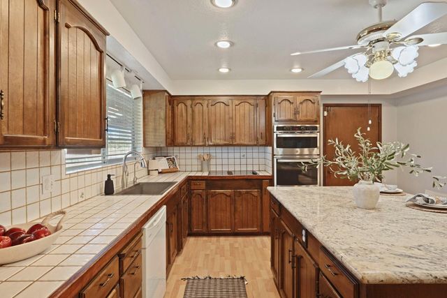 5764 W Kingdon Rd, Lodi, CA 95242
