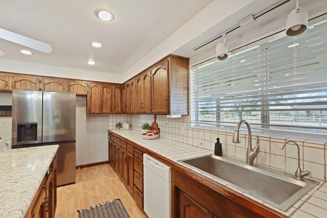 5764 W Kingdon Rd, Lodi, CA 95242