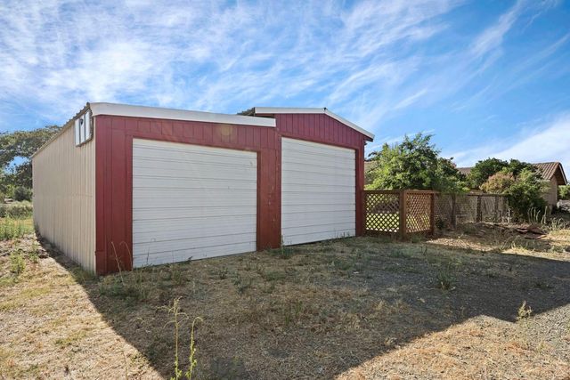 5764 W Kingdon Rd, Lodi, CA 95242