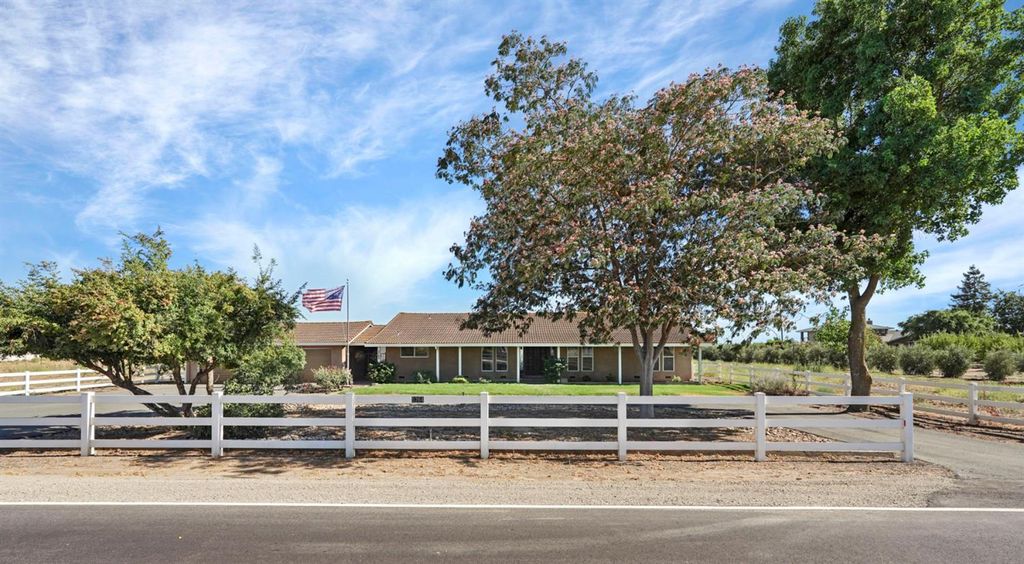 5764 W Kingdon Rd, Lodi, CA 95242