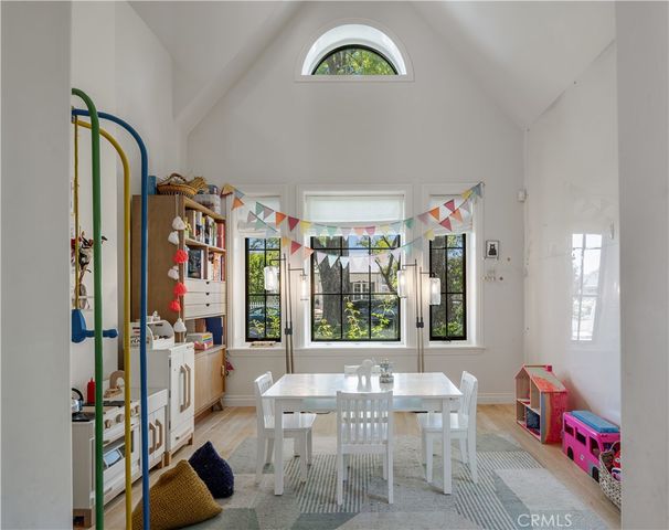 4223 Gentry Avenue, Studio City, CA 91604