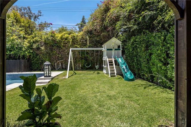 4223 Gentry Avenue, Studio City, CA 91604