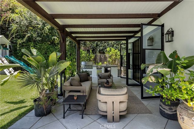 4223 Gentry Avenue, Studio City, CA 91604