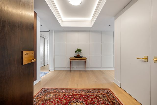 180 E PEARSON Street 6907, Chicago, IL 60611