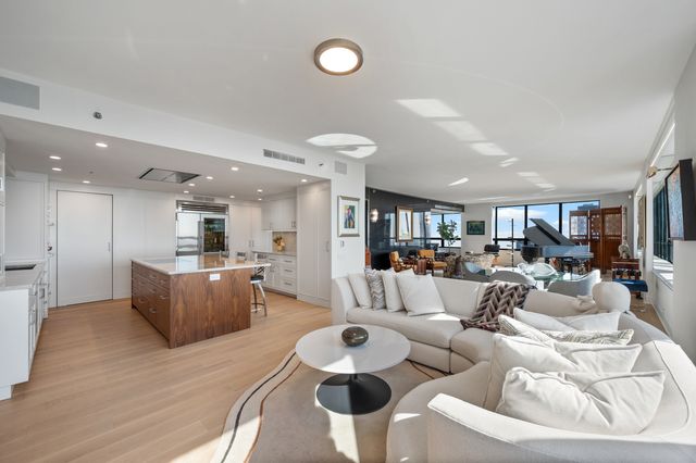 180 E PEARSON Street 6907, Chicago, IL 60611