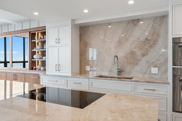 180 E PEARSON Street 6907, Chicago, IL 60611