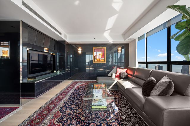 180 E PEARSON Street 6907, Chicago, IL 60611