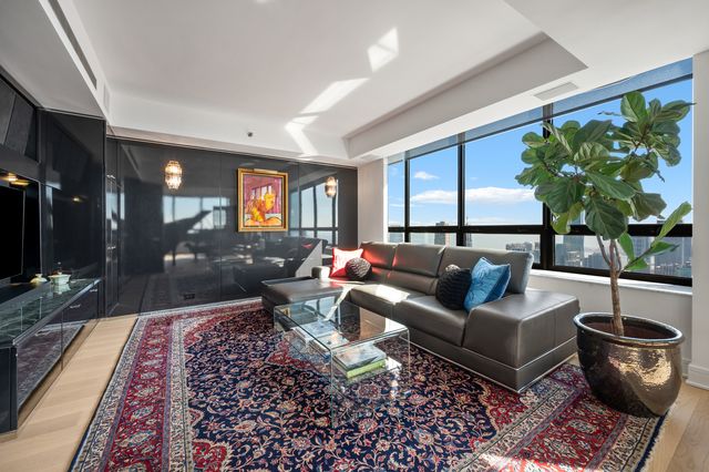 180 E PEARSON Street 6907, Chicago, IL 60611