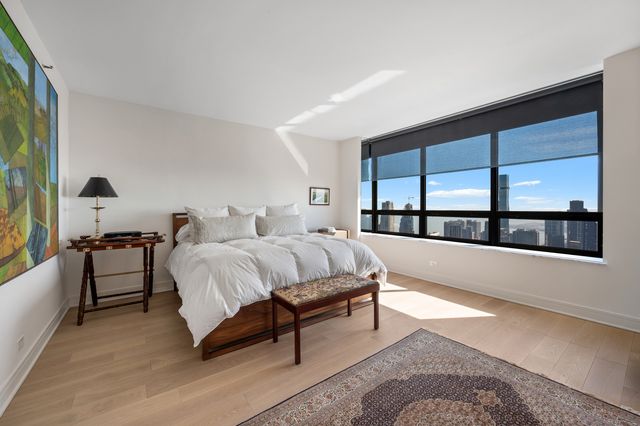 180 E PEARSON Street 6907, Chicago, IL 60611