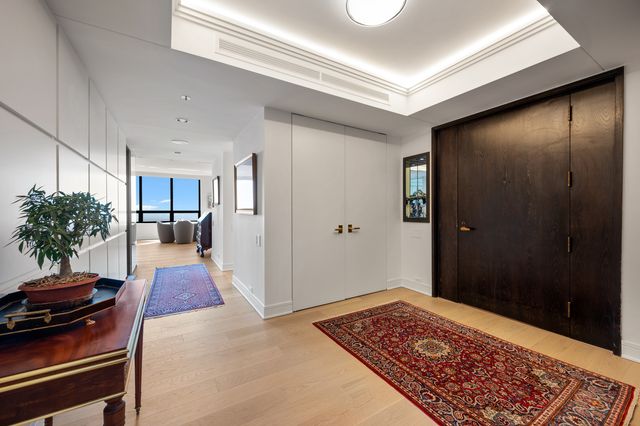 180 E PEARSON Street 6907, Chicago, IL 60611