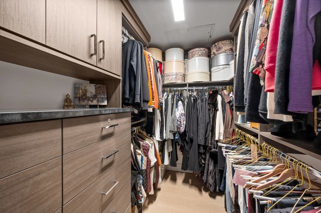 180 E PEARSON Street 6907, Chicago, IL 60611