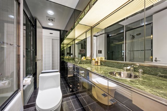 180 E PEARSON Street 6907, Chicago, IL 60611