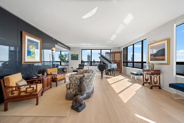 180 E PEARSON Street 6907, Chicago, IL 60611