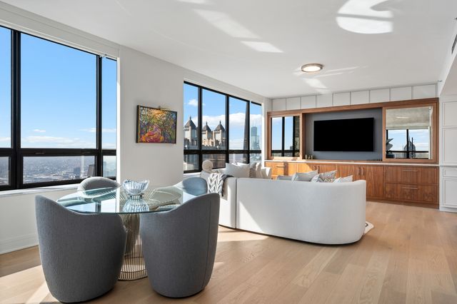 180 E PEARSON Street 6907, Chicago, IL 60611