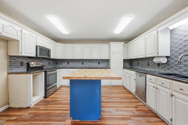 36 Par Court, Morrilton, AR 72110