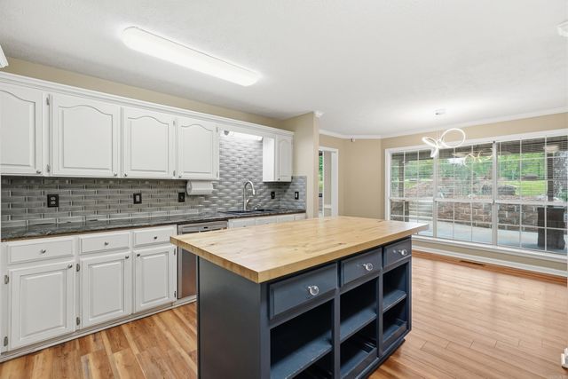 36 Par Court, Morrilton, AR 72110