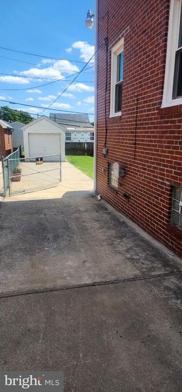Image 7 of property listing at 6713 1/2 GERMAN HILL RD, Baltimore, MD 21222